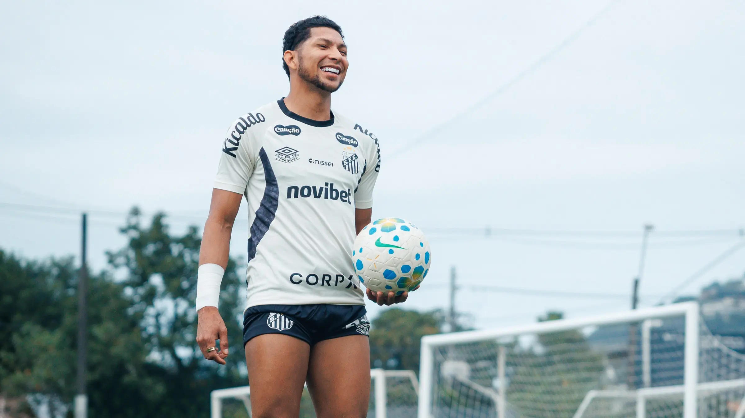 Rony vive momento de confiança no Santos antes de duelo decisivo contra o Remo