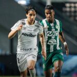 Santos e Chapecoense medem forças em confronto decisivo pelo Campeonato Brasileiro