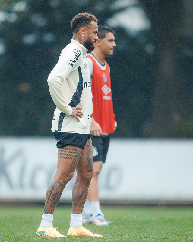 Santos finaliza preparação e ajusta elenco para duelo contra a Chapecoense