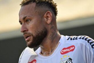 Santos recebe Chapecoense na Vila Belmiro em busca de recuperação no Brasileirão