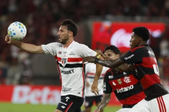 São Paulo contém Flamengo taticamente e busca empate após gol rubro-negro de bola parada