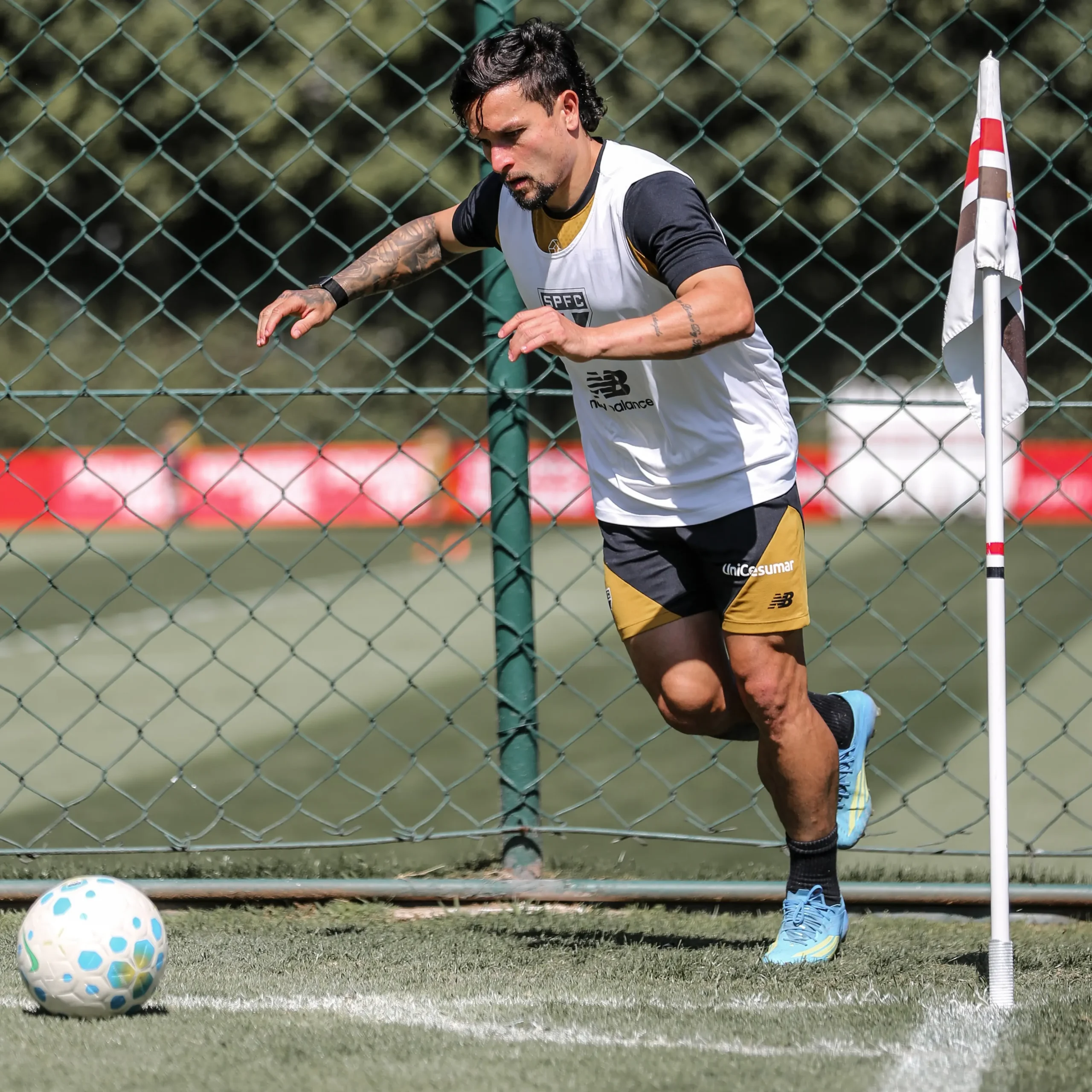 São Paulo intensifica preparação tática e ajusta bolas paradas sob comando de Dorival Júnior