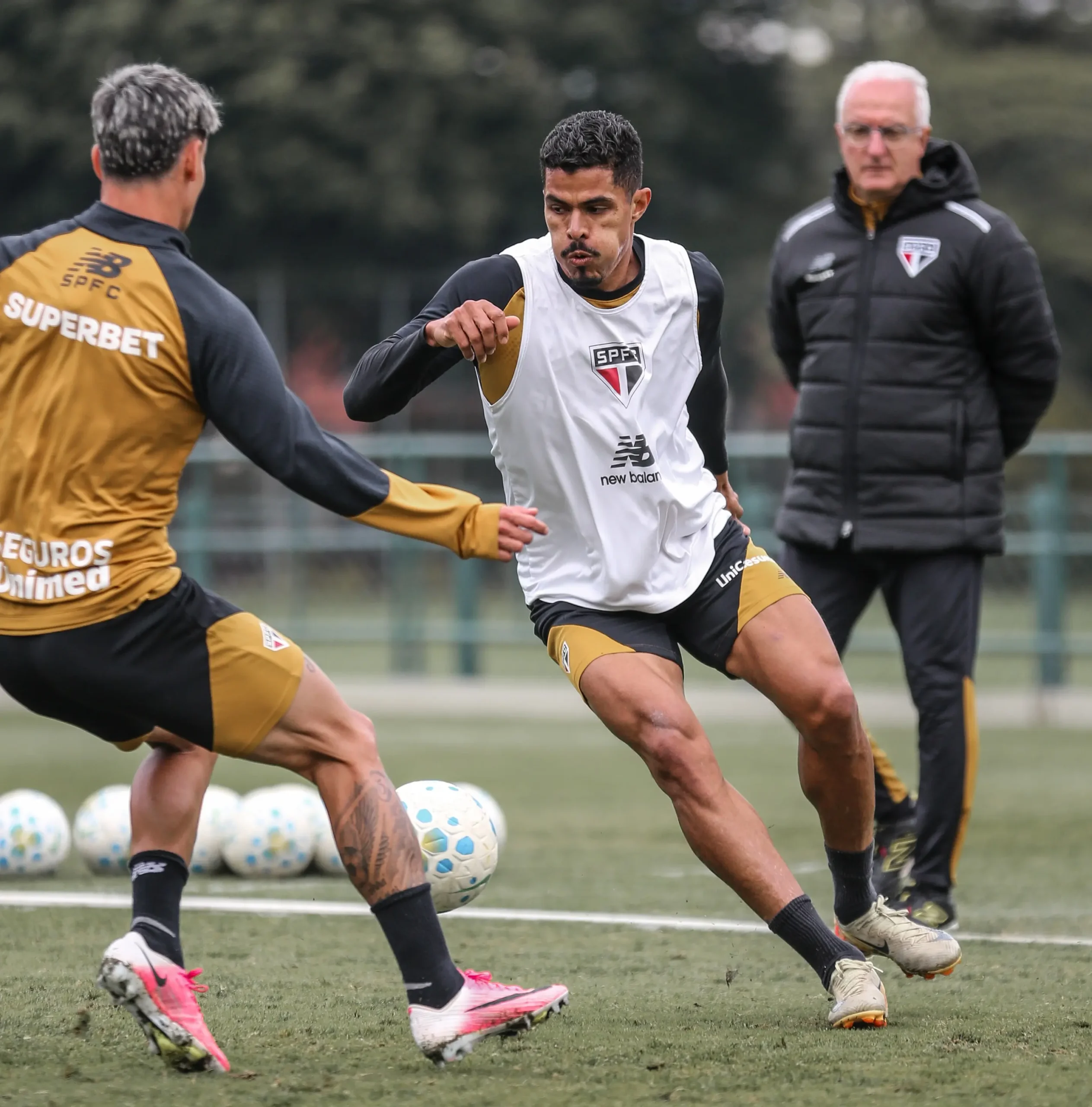 São Paulo treino: Dorival Júnior intensifica preparação física e tática em período crucial