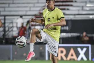 Série B: São Bernardo e Ceará se enfrentam em jogo crucial para a tabela