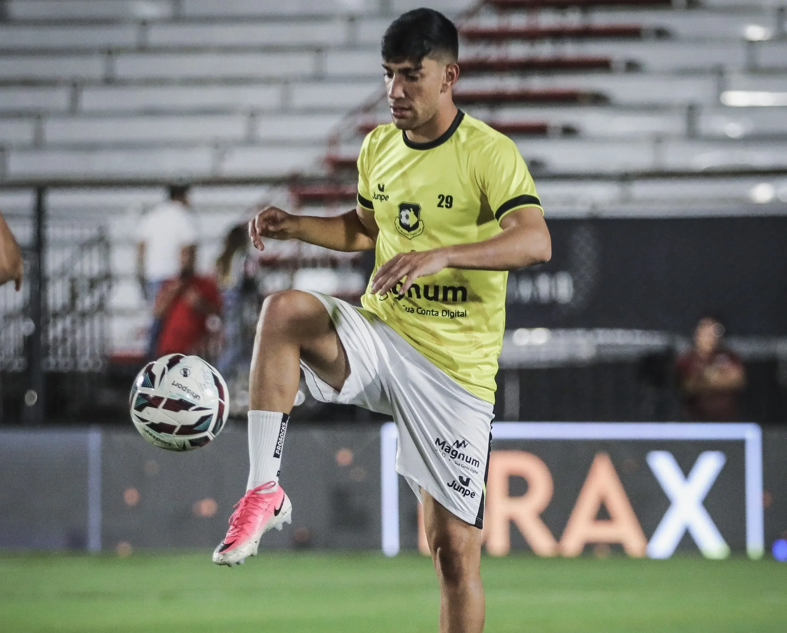 Série B: São Bernardo e Ceará se enfrentam em jogo crucial para a tabela