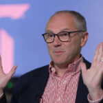 Stefano Domenicali defende regulamento de 2026 e rebate críticas de pilotos na Fórmula 1