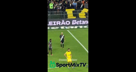 Substituição de Adson gera insatisfação e críticas da torcida vascaína