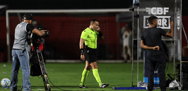 Súmula detalha critérios da arbitragem em polêmicas de Vitória e Palmeiras