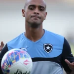 Tássio, ex-atacante do Botafogo, morre aos 41 anos após acidente no Rio de Janeiro