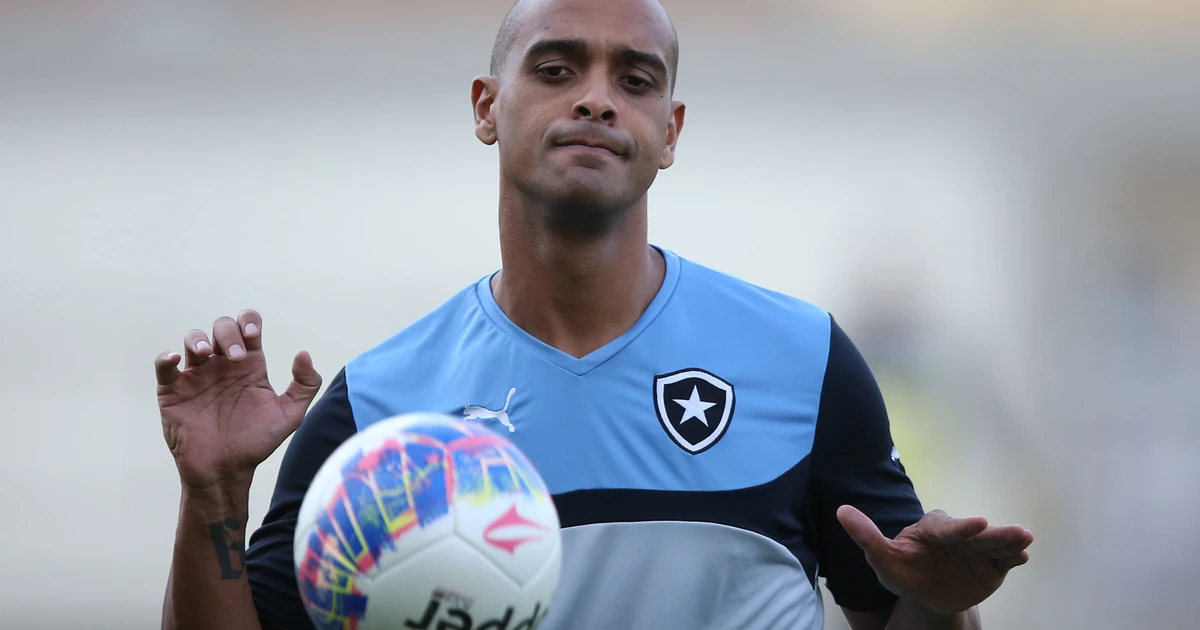 Tássio, ex-atacante do Botafogo, morre aos 41 anos após acidente no Rio de Janeiro