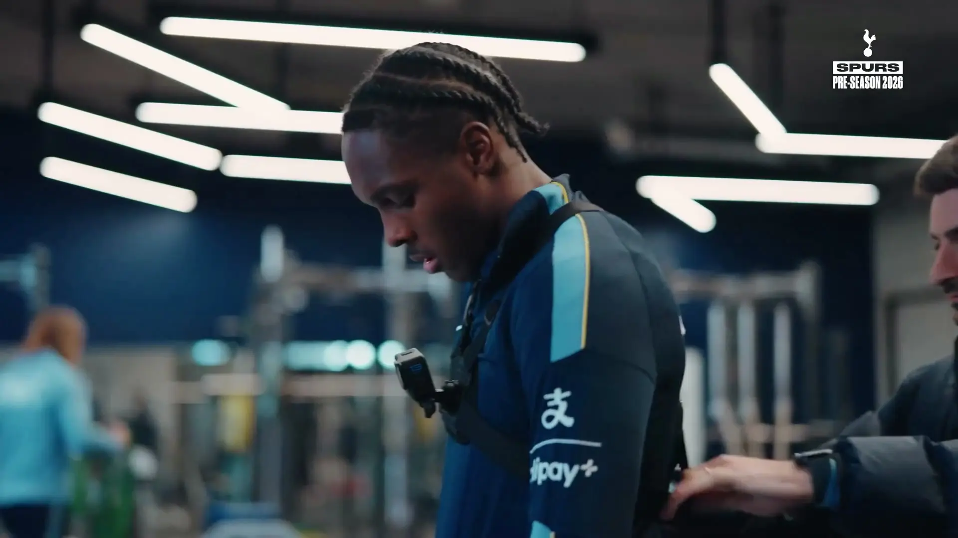 Tecnologia de câmera corporal revela bastidores do treino do Tottenham