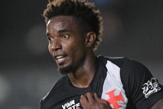 Thiago Mendes decide no fim e garante classificação do Vasco na Sul-americana