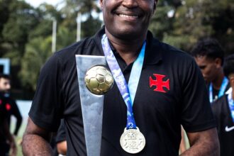 Treinador celebra título do Carioca Sub-17 de 2026 com mensagem de gratidão