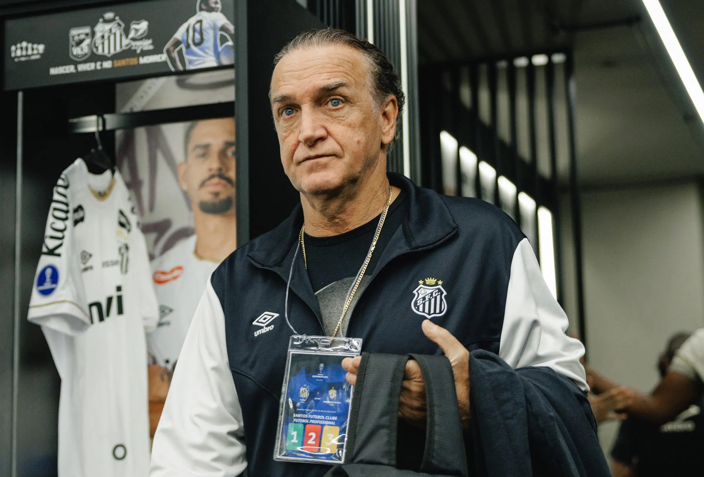 Treinador do Santos destaca necessidade de equilíbrio defensivo após avanço em torneio continental