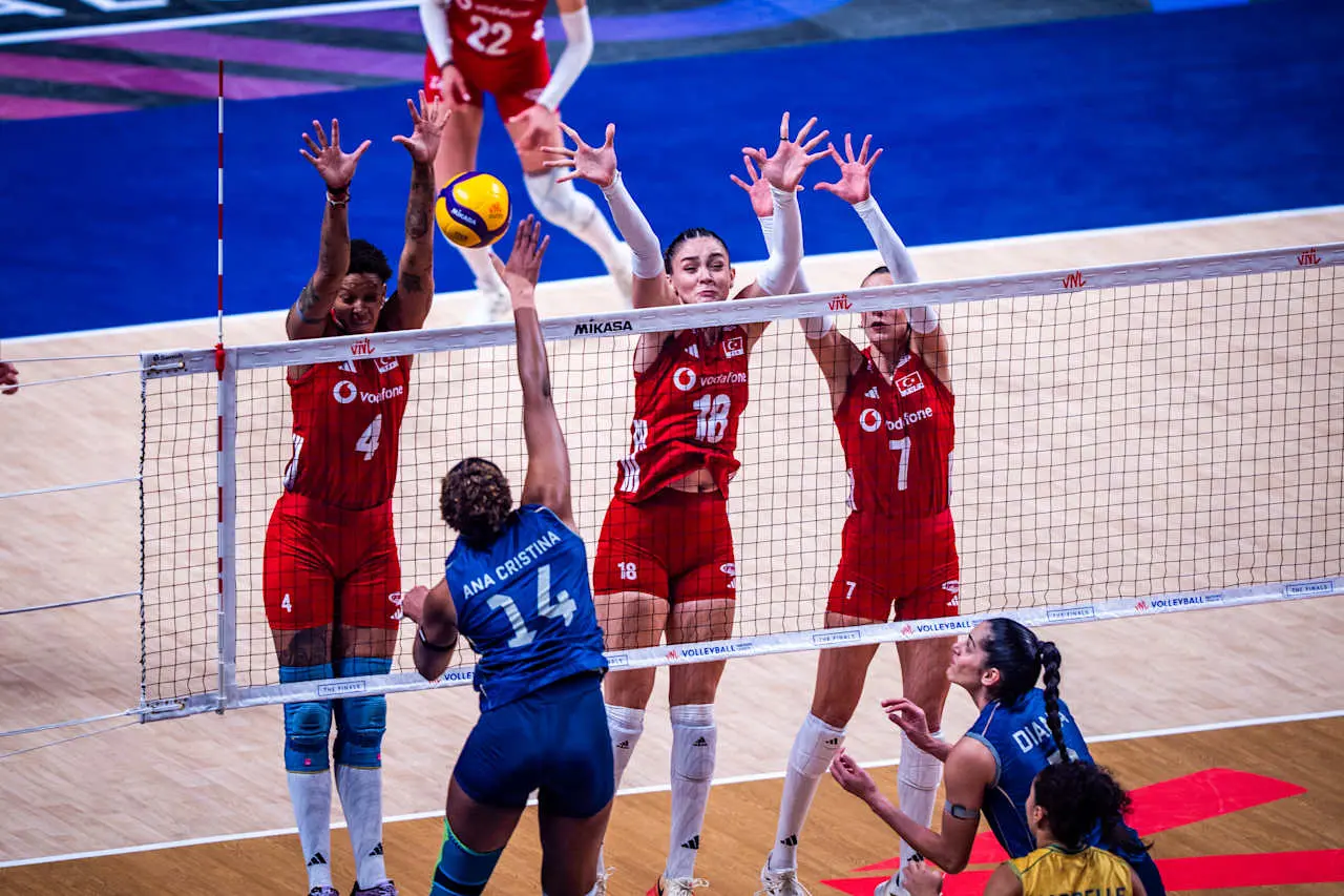 Turquia vence Brasil por 3 a 1 e impõe ao país o quinto vice na Liga das Nações de vôlei