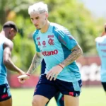 Varela aponta necessidade de evolução no Flamengo após empate fora de casa