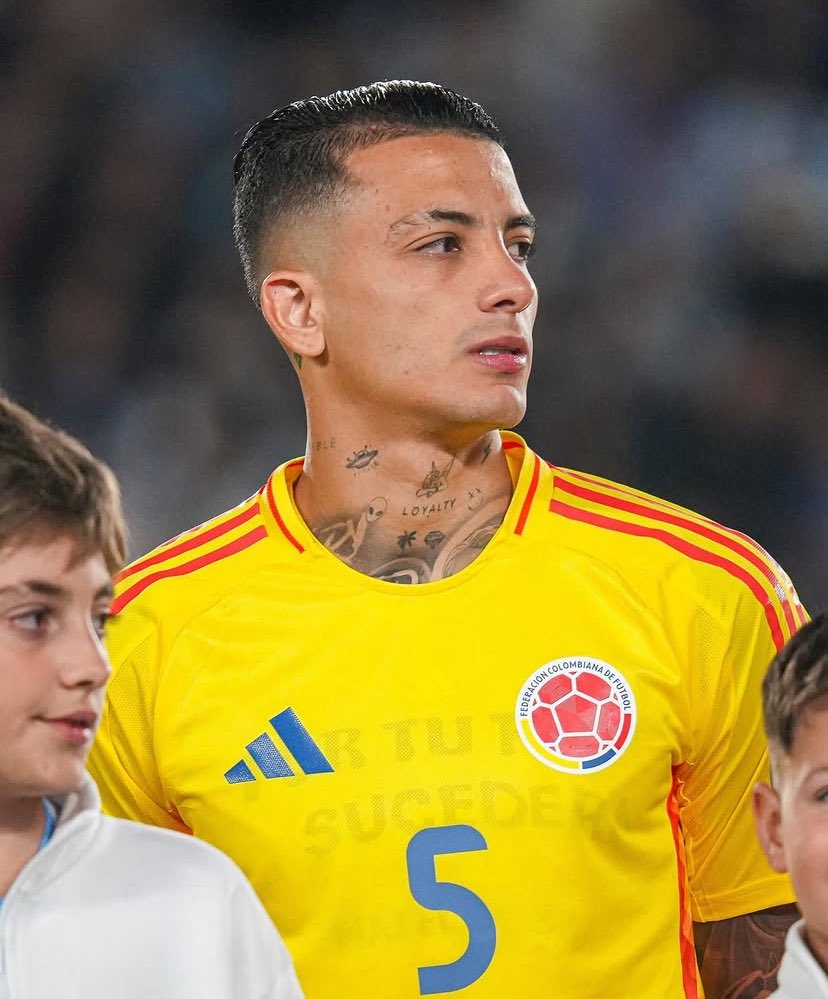 Vasco busca alternativas no mercado enquanto negocia com Santiago Sosa