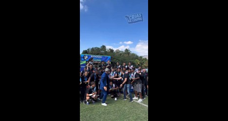 Vasco conquista o título estadual sub-17 com celebração intensa