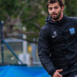 Vasco dobra oferta salarial para atrair volante Santiago Sosa