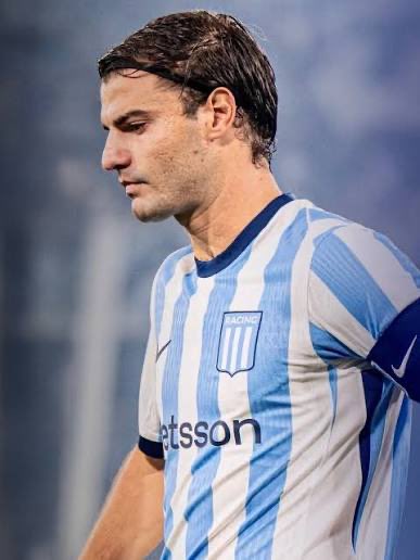 Vasco enfrenta resistência do Racing em negociação por Santiago Sosa