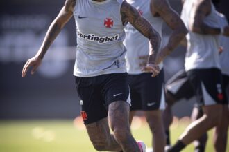Vasco intensifica preparação física em treino no CT Moacyr Barbosa