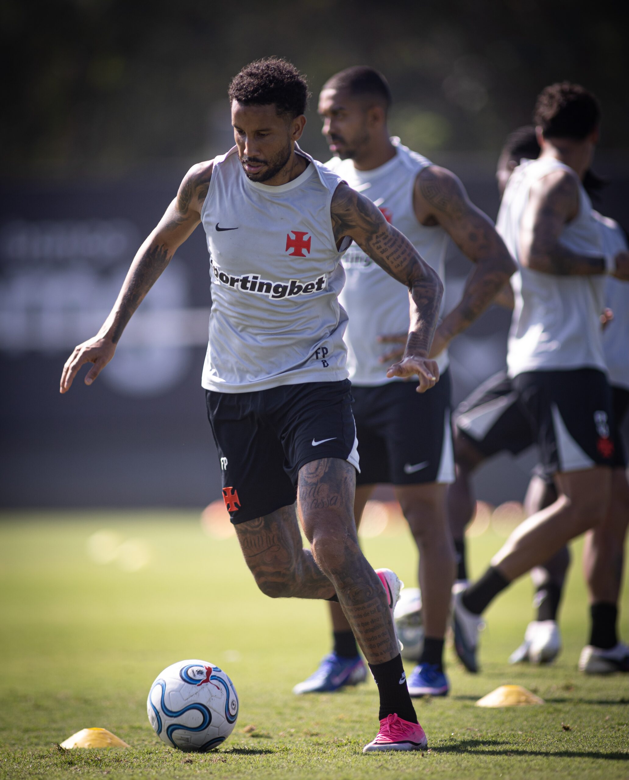Vasco intensifica preparação física em treino no CT Moacyr Barbosa