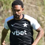 Vitinho analisa momento do Botafogo e projeta evolução no Brasileirão