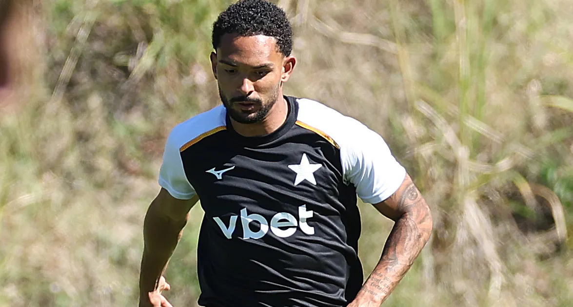 Vitinho analisa momento do Botafogo e projeta evolução no Brasileirão