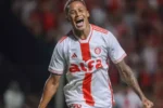 Vitinho analisa vantagem do Internacional sobre o Flamengo no Beira-rio