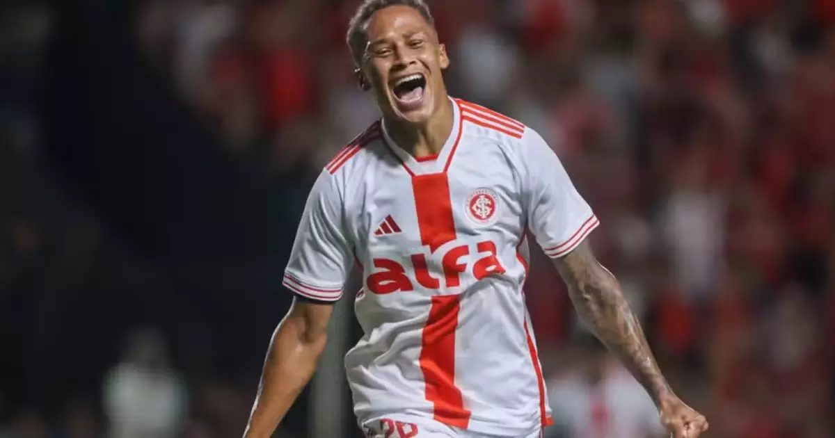 Vitinho analisa vantagem do Internacional sobre o Flamengo no Beira-rio