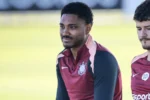 Vitinho enfrenta nova cirurgia e amplia período de afastamento no Corinthians