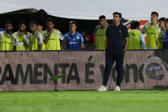 Vitória rebate críticas de Abel Ferreira sobre Luan Cândido e cita histórico do técnico