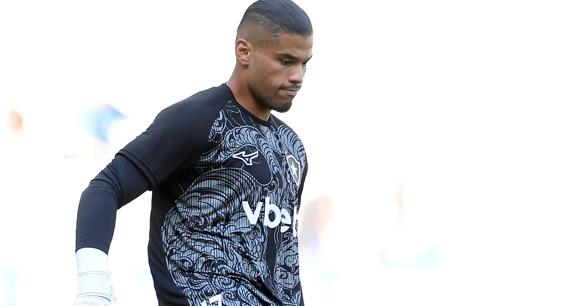 Warleson exalta comunicação para consolidar solidez defensiva no Botafogo
