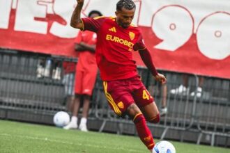 Wesley retorna aos gramados pela Roma mas é expulso em amistoso