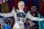 A liberdade de Xuxa nos palcos e o debate sobre o envelhecimento feminino