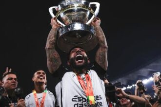 A permanência de Memphis Depay no Corinthians e os riscos financeiros