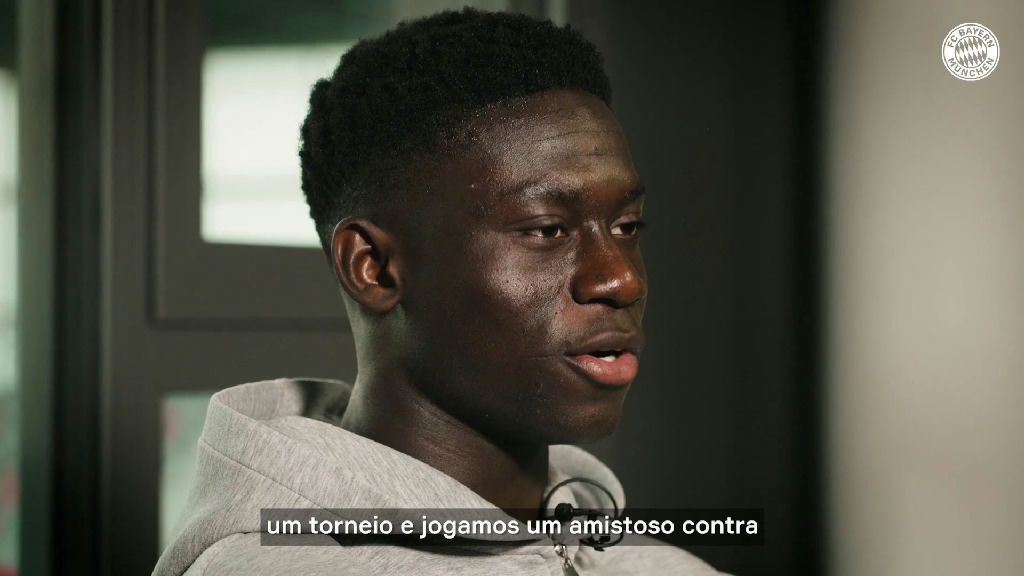 A trajetória de Ndiaye e a influência inspiradora de sua mãe no futebol