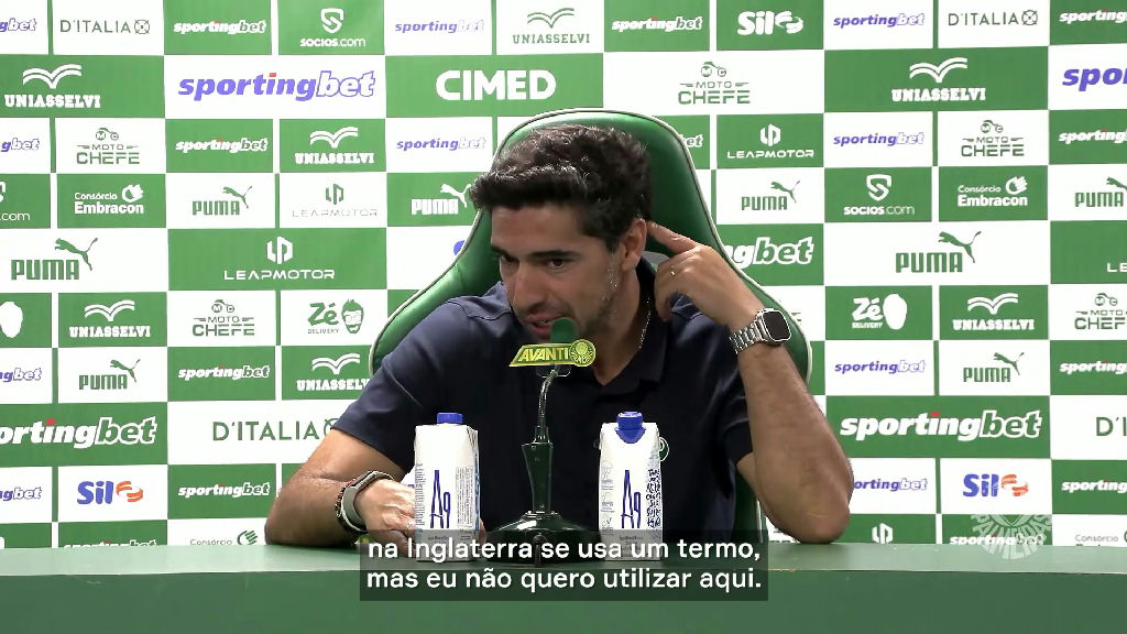 Abel Ferreira analisa fase do Palmeiras e prega serenidade após revés