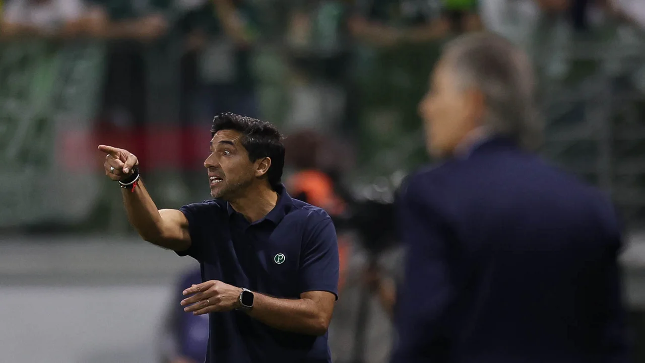 Abel Ferreira contesta expulsão de Andreas e blinda Carlos Miguel após empate do Palmeiras