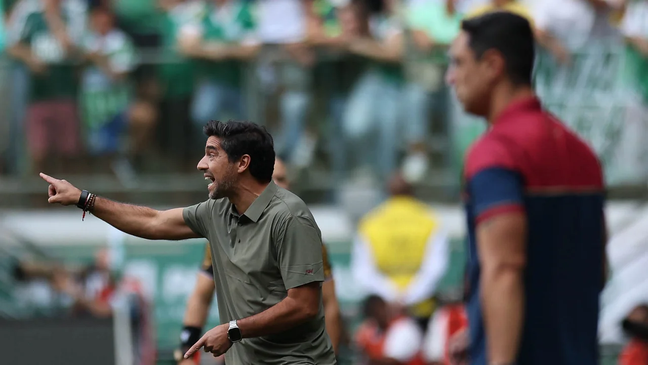 Abel Ferreira detalha ausência de Paulinho em vitória do Palmeiras sobre o Fortaleza