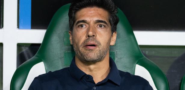 Abel Ferreira enfrenta pressão por reestruturação tática no Palmeiras