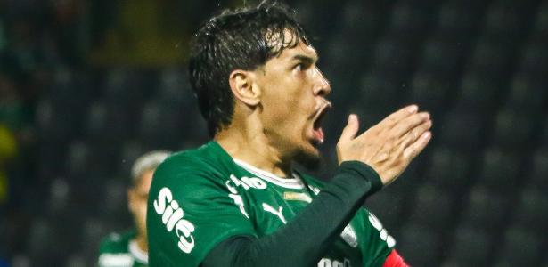 Abel Ferreira mantém esquema com três zagueiros para duelo decisivo do Palmeiras