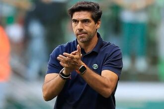 Abel Ferreira revela cobrança interna e pede apoio da torcida do Palmeiras