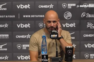 Abundância de elenco gera dilemas técnicos para Franclim Carvalho no Botafogo