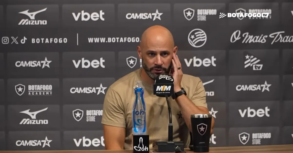 Abundância de elenco gera dilemas técnicos para Franclim Carvalho no Botafogo