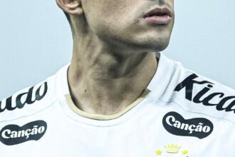 Adonis Frías negocia saída do Santos e encaminha retorno ao futebol argentino