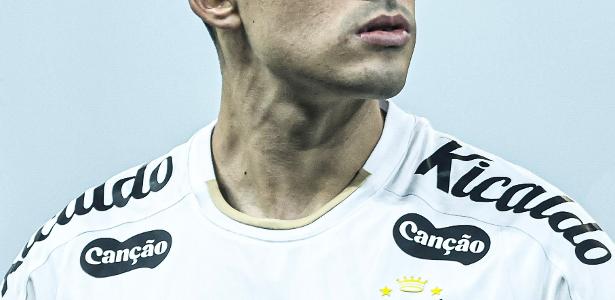 Adonis Frías negocia saída do Santos e encaminha retorno ao futebol argentino