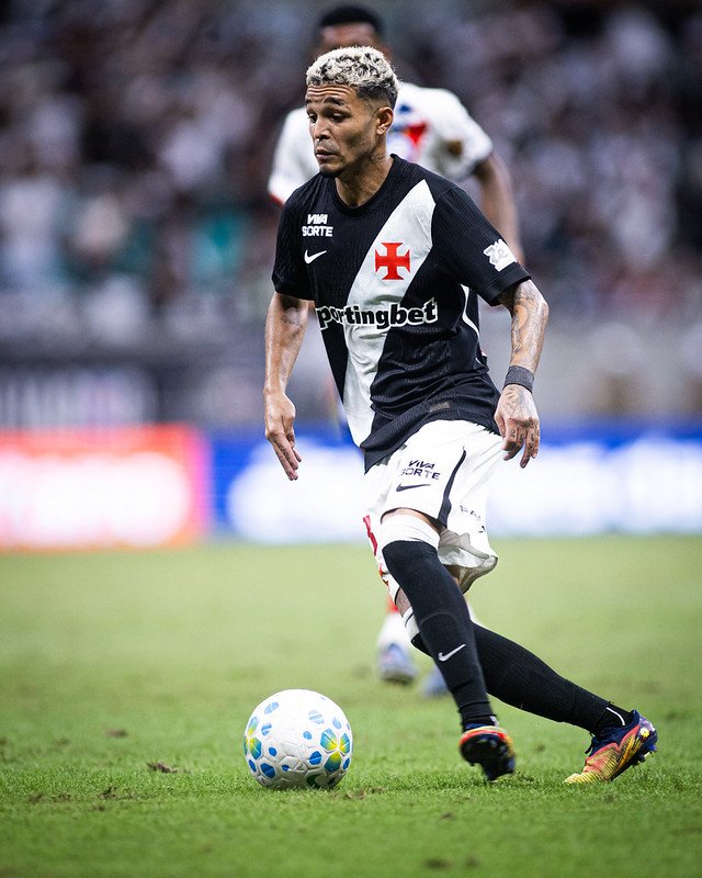Adson brilha pelo Vasco na Sul-americana com números de protagonista