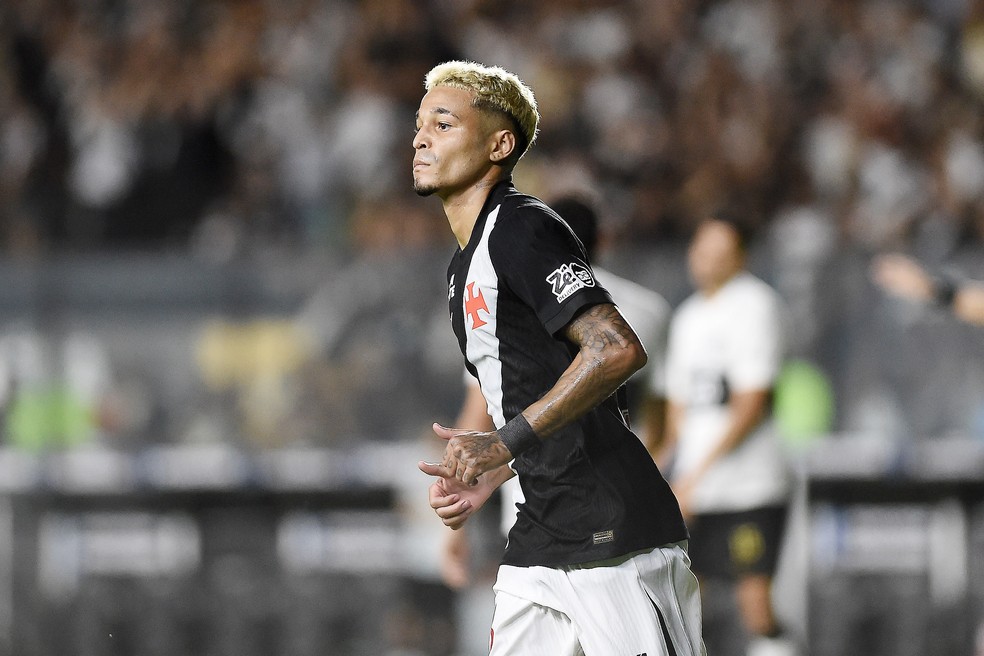 Adson busca protagonismo no ataque do Vasco diante de desfalques importantes