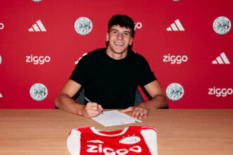 Ajax oficializa a contratação do lateral Jofre Torrents vindo do Barcelona